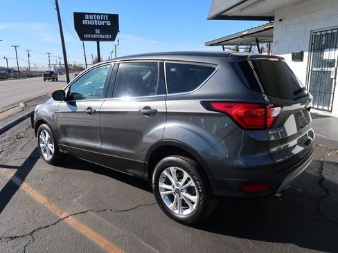 Used 2019 Ford Escape SE image 4