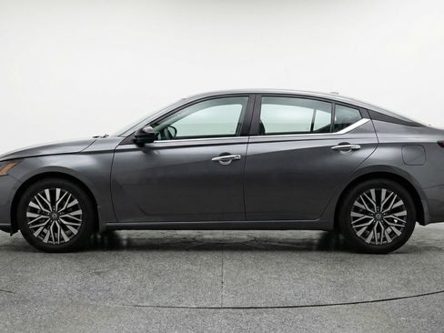 Used 2025 Nissan Altima 2.5 SV image 5