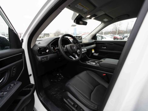 New 2025 Honda Pilot EX-L image 8