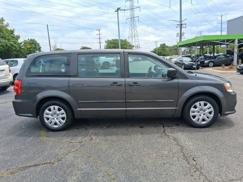 Used 2016 Dodge Grand Caravan American Value Package FWD image 4