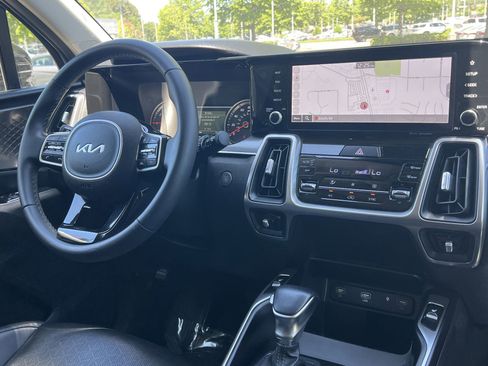 Used 2023 Kia Sorento S w/ Panoramic Sunroof Package FWD image 3