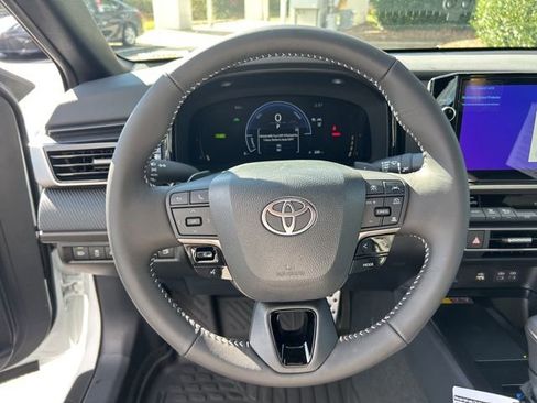 New 2026 Toyota Camry Hybrid FWD image 18