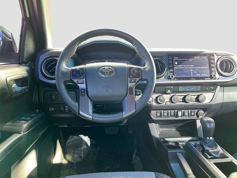 Used 2022 Toyota Tacoma TRD Off-Road w/ Technology Package AWD/4WD image 22