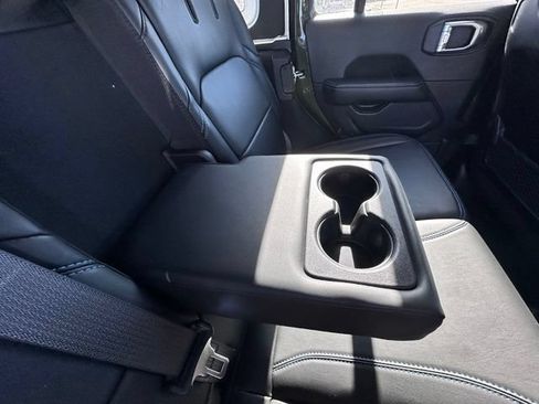 Used 2024 Jeep Wrangler Unlimited Rubicon 4xe AWD/4WD image 31