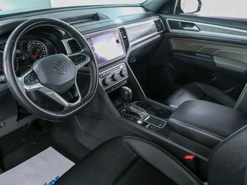 Used 2021 Volkswagen Atlas Cross Sport SE w/ Panoramic Sunroof Package FWD image 24