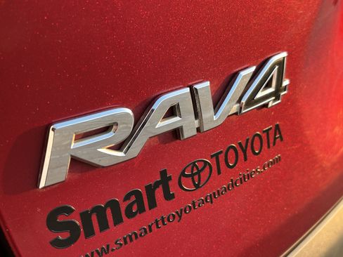 Certified 2022 Toyota RAV4 XLE Premium image 8