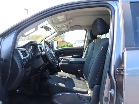 Used 2018 Nissan Titan SV AWD/4WD image 15