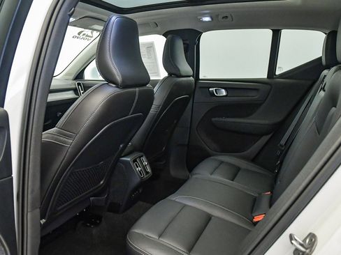 Certified 2025 Volvo XC40 B5 Core w/ Protection Package Premier image 20