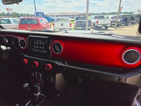 Used 2020 Jeep Gladiator Rubicon AWD/4WD image 38