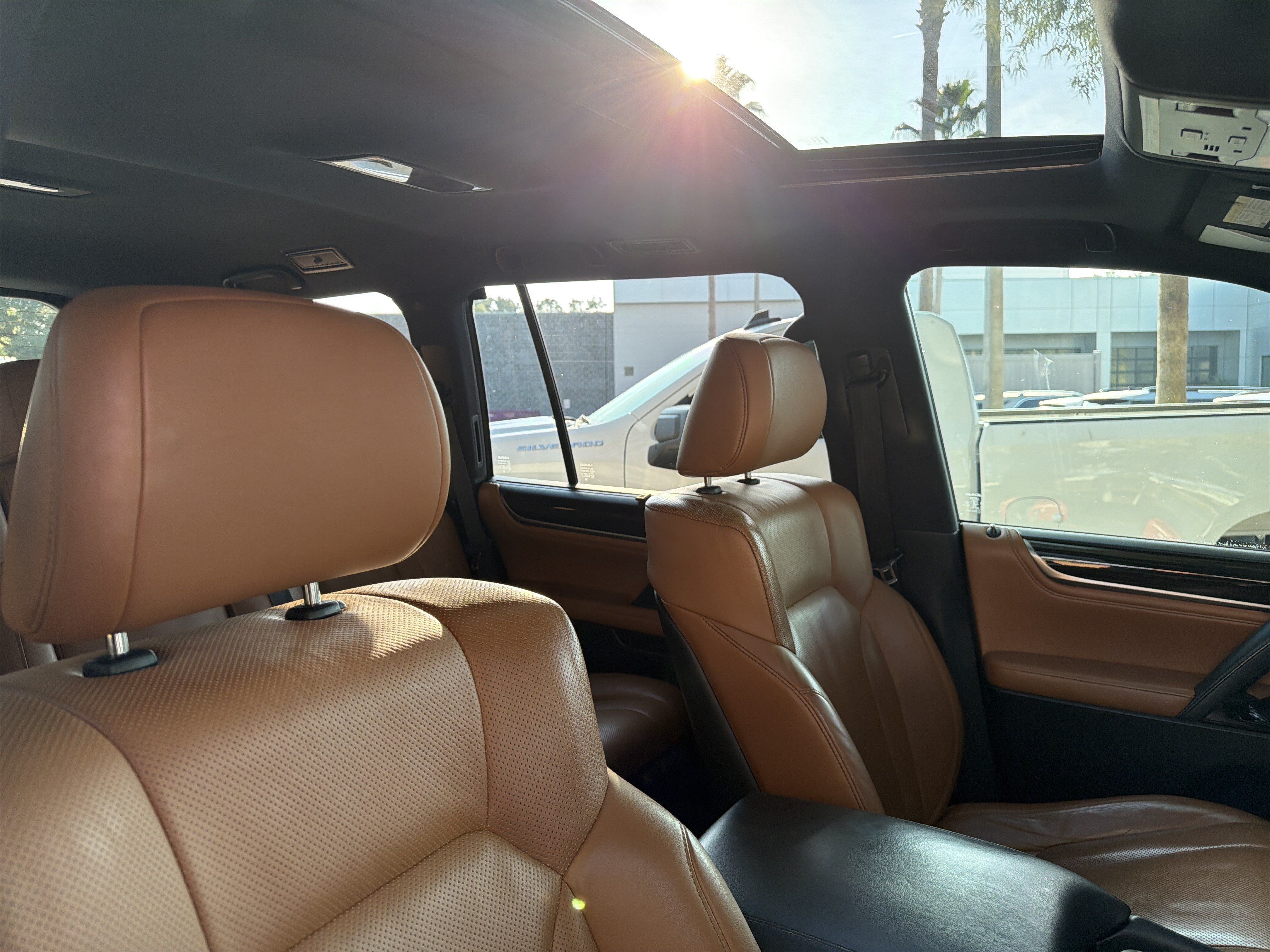 Used 2021 Lexus LX 570 4WD w/ Sport Package image 43