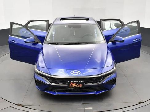 Used 2025 Hyundai Elantra SEL image 10