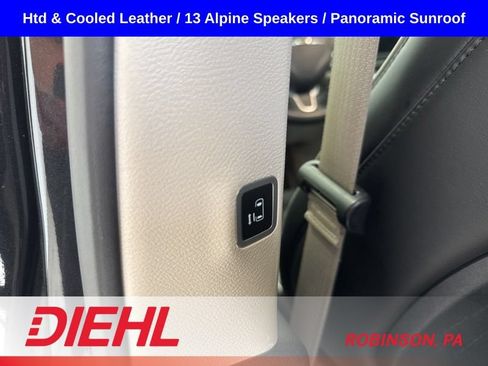 Used 2023 Chrysler Pacifica Limited FWD image 23