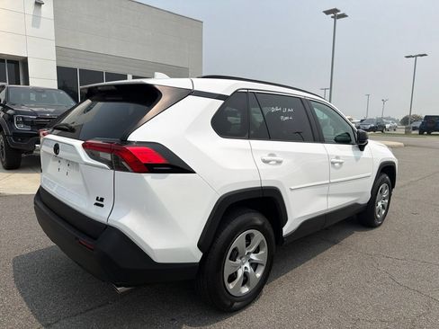 Used 2021 Toyota RAV4 LE AWD/4WD image 9