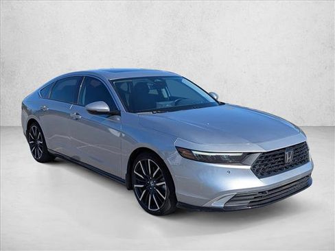 Used 2023 Honda Accord Touring image 3