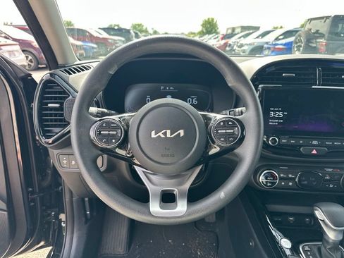 Used 2023 Kia Soul S FWD image 18