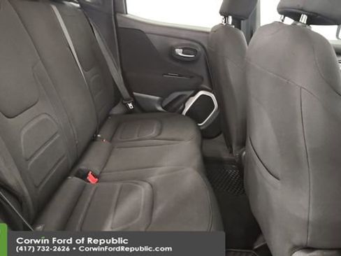 Used 2018 Jeep Renegade Latitude w/ Cold Weather Group image 21