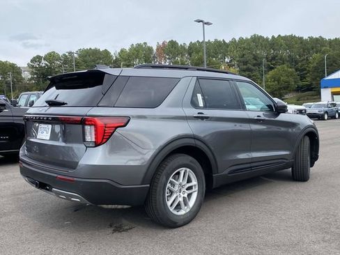 New 2026 Ford Explorer Active w/ Active Comfort Package RWD image 3