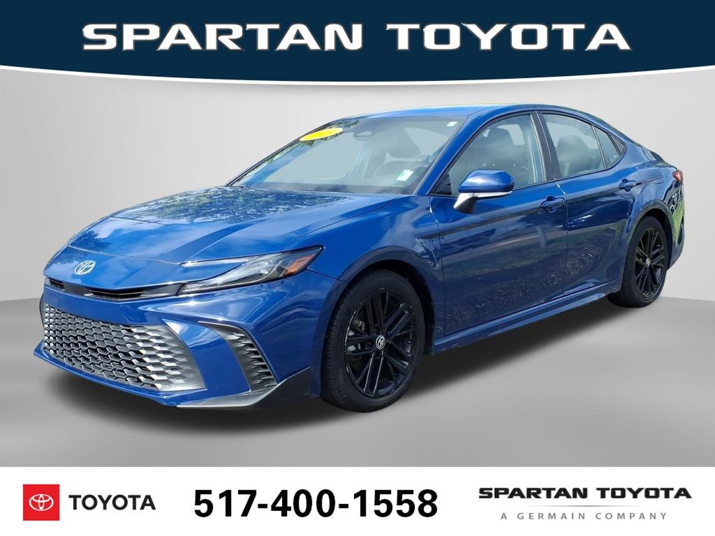 Used 2025 Toyota Camry SE FWD image 1