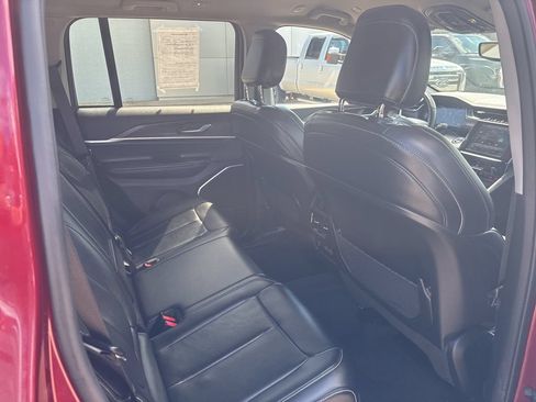 Used 2022 Jeep Grand Cherokee Limited AWD/4WD image 13