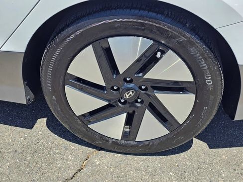 Used 2024 Hyundai Ioniq 6 SE RWD image 9