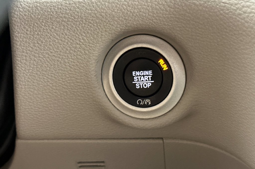 Used 2023 Chrysler Pacifica Touring-L FWD image 26