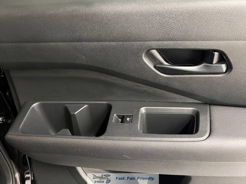 Used 2025 Nissan Pathfinder SV FWD image 32