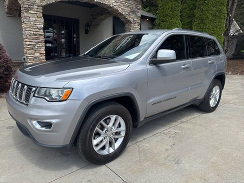 Used 2018 Jeep Grand Cherokee Laredo RWD image 2