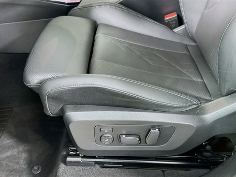 Used 2025 BMW X3 xDrive30i w/ Premium Package image 19