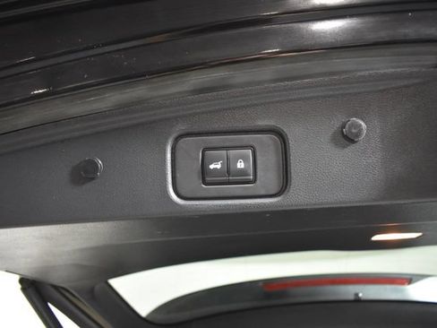 Used 2023 Nissan Pathfinder SL AWD/4WD image 33