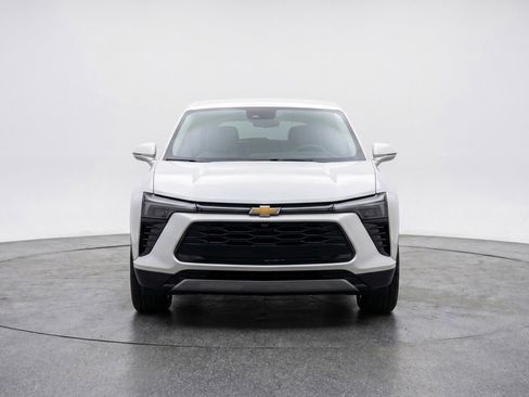 Used 2025 Chevrolet Blazer LT image 2