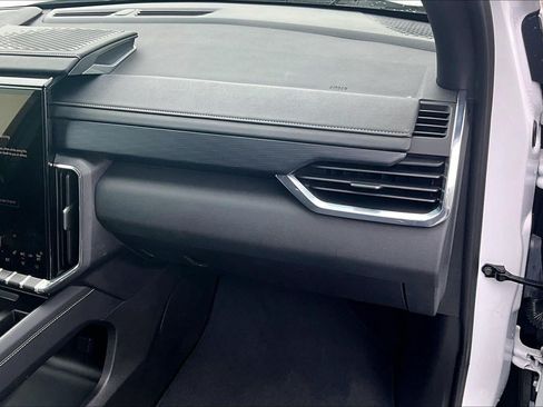 Used 2025 GMC Acadia Elevation FWD image 17