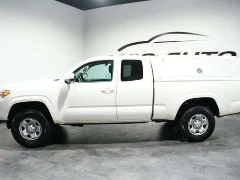 Used 2021 Toyota Tacoma SR w/ SR Convenience Package image 3