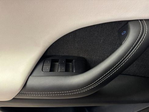 Used 2022 Tesla Model X Plaid image 10