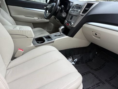 Used 2010 Subaru Legacy 2.5i Premium image 30