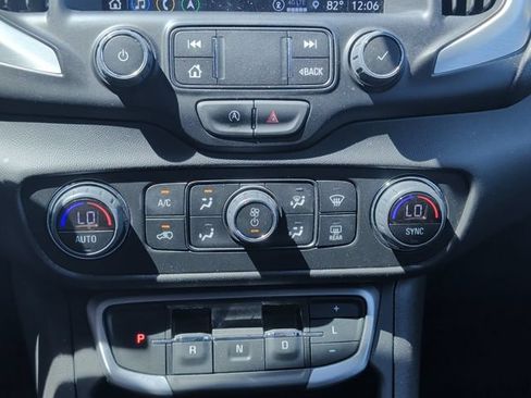 Used 2024 GMC Terrain SLE w/ Driver Convenience Package FWD image 16