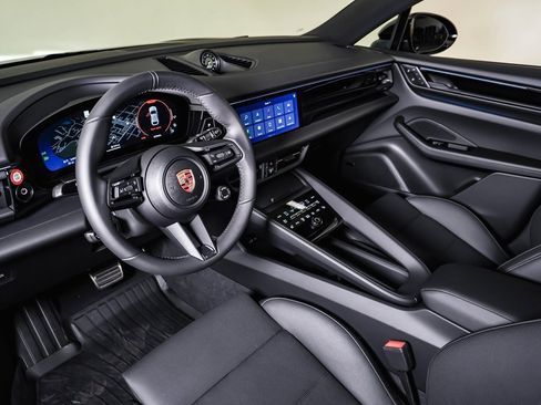 New 2025 Porsche Macan 4S Electric image 4