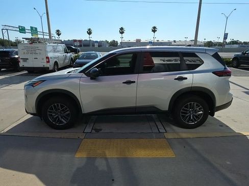 Used 2024 Nissan Rogue S FWD image 7