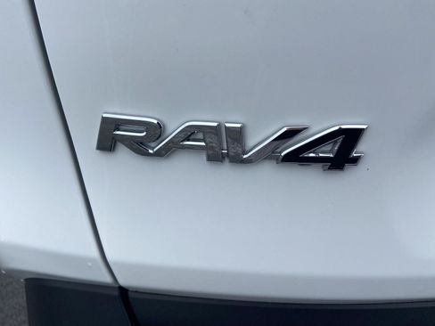Used 2023 Toyota RAV4 LE AWD/4WD image 13