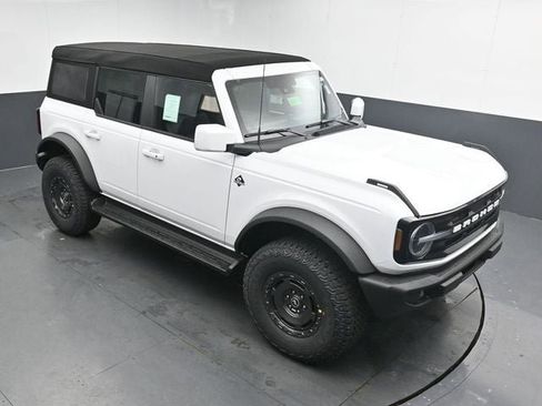 New 2025 Ford Bronco Outer Banks w/ Sasquatch Package image 14