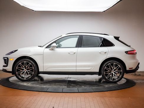 Used 2025 Porsche Macan AWD/4WD image 2