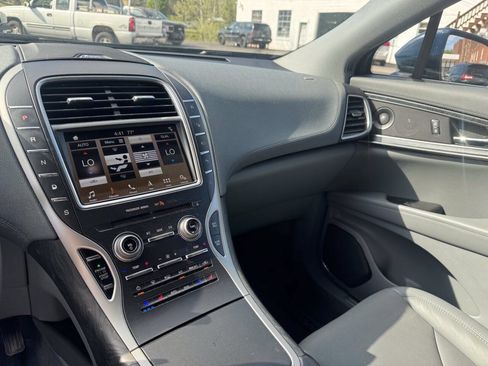 Used 2019 Lincoln Nautilus Reserve AWD/4WD image 12