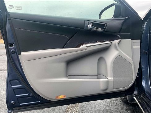 Used 2014 Toyota Camry XLE w/ Leather Package image 19