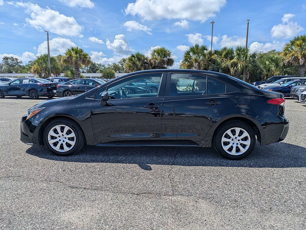 Used 2024 Toyota Corolla LE FWD image 6
