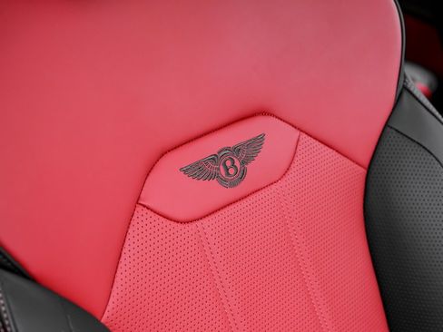 Used 2023 Bentley Bentayga V8 image 38