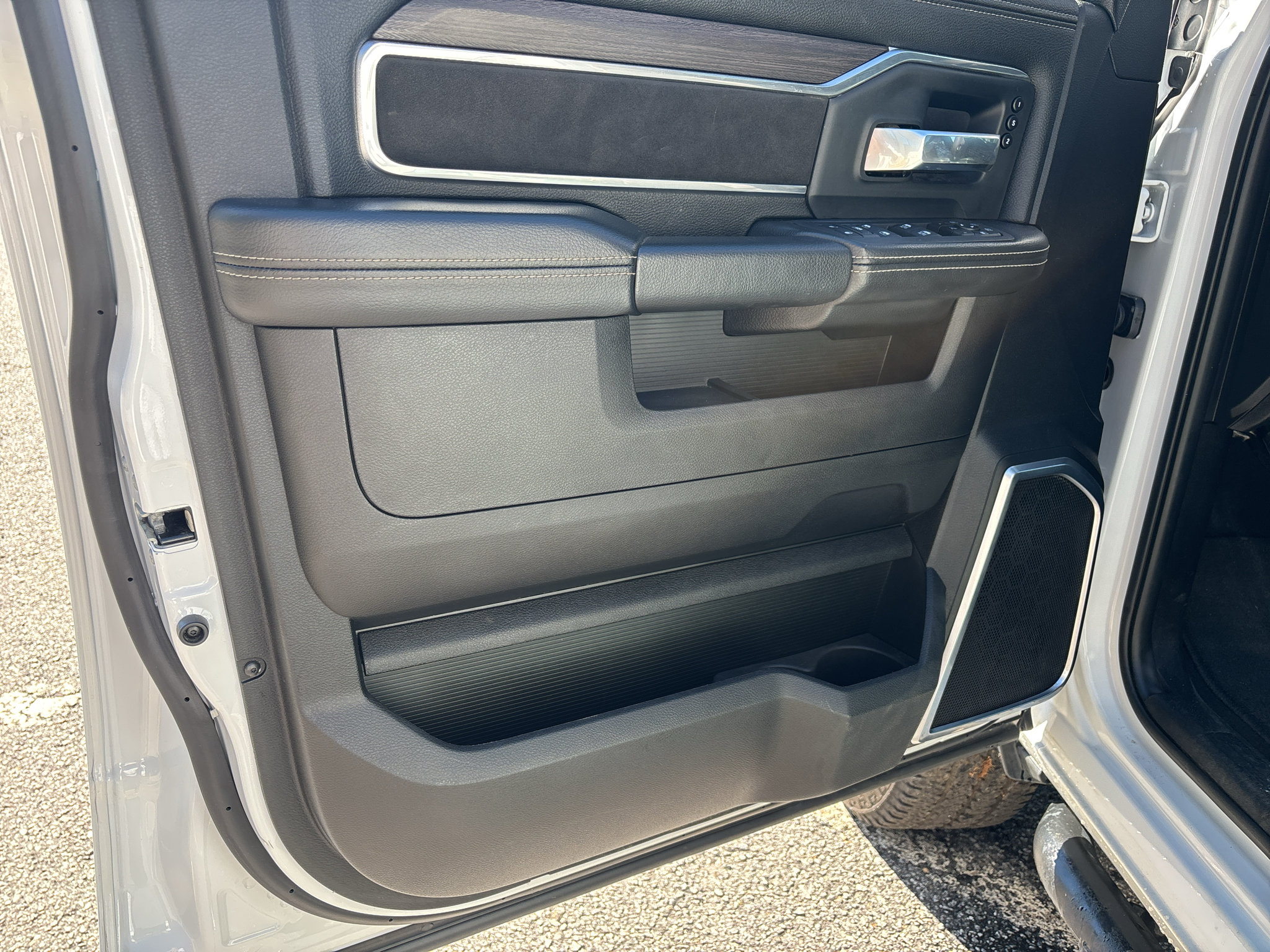 Used 2026 RAM 2500 Laramie AWD/4WD image 21