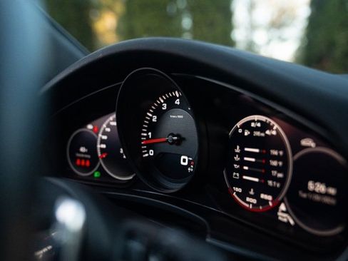 Used 2023 Porsche Panamera 4 Platinum Edition image 23