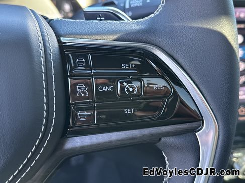 Used 2023 Jeep Grand Cherokee L Overland w/ Rear Seat Video Group I image 36