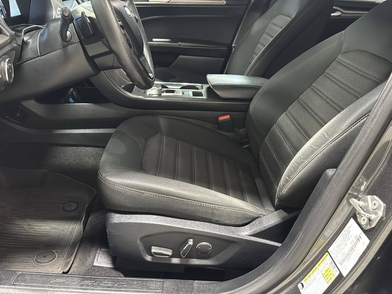 Used 2020 Ford Fusion SE AWD/4WD image 20