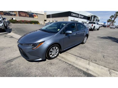 Used 2025 Toyota Corolla LE FWD image 4