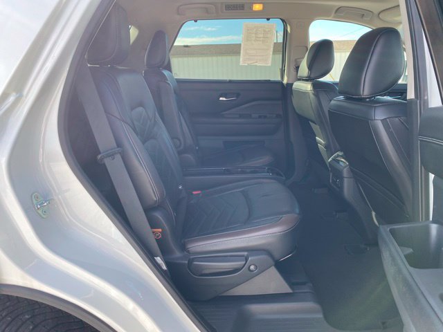 Used 2023 Nissan Pathfinder Platinum w/ Lighting Package (N93) AWD/4WD image 23